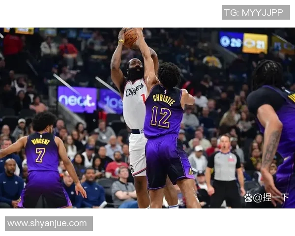 湖人对雷霆精彩对决全场录像回放及赛后分析分享